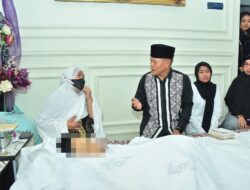 Momen Haru Kapolda Sulteng Melayat dan Doakan Almarhum AKBP Sugeng Lestari