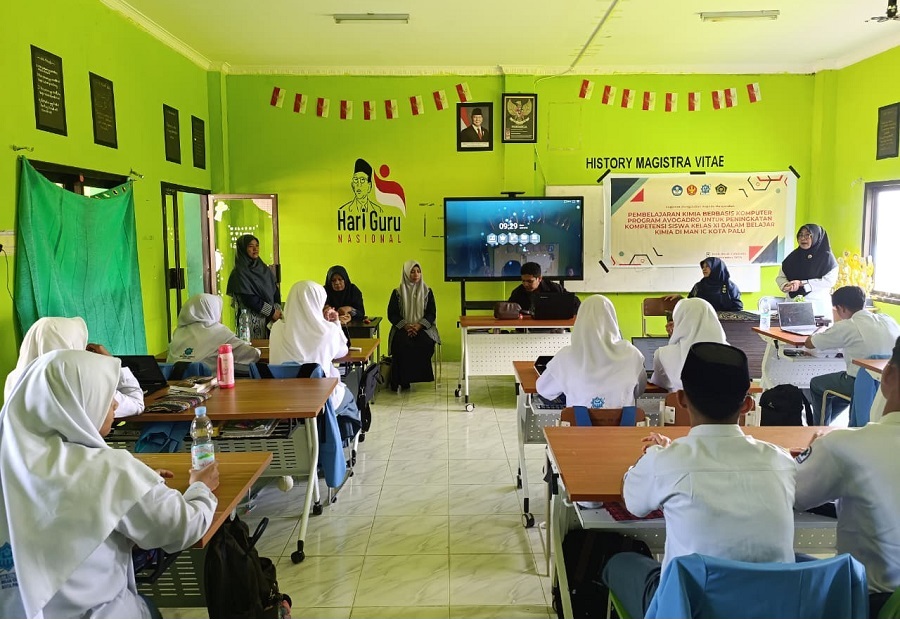 Tingkatkan Kompetensi Kimia  Siswa MAN IC Palu, Tim Dosen Kimia Untad Perkenalkan Software Avogadro