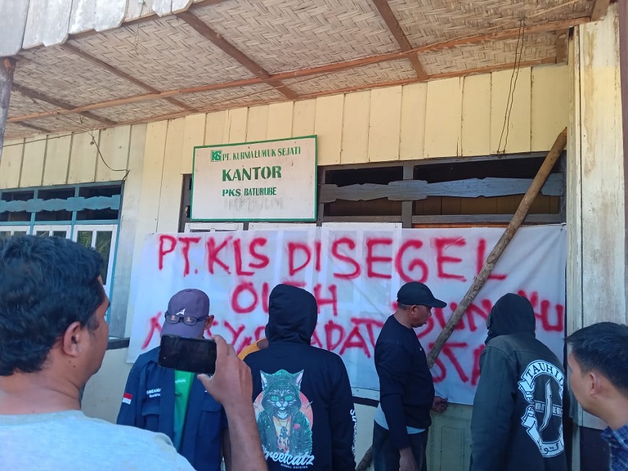 Masyarakat Adat Tau Taa Wana di Morowali Utara Segel PT KLS