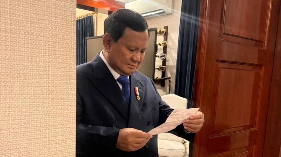 Presiden Prabowo Terima Surat dari Siswa Sekolah Rakyat: Selembar Kertas Penuh Makna