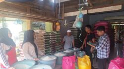 Sidak di Pasar Beteleme Morowali Utara, Harga Beras Melampaui HET
