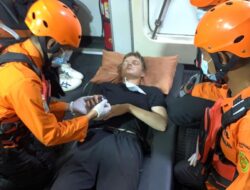 Tim SAR Evakuasi ABK Warga Ukrania di Perairan Donggala karena Terserang Sesak Napas