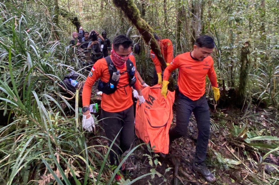 Tim SAR Gabungan Evakuasi Jasad di Gunung Gawalise