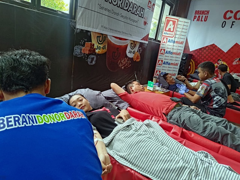 Alfamidi Palu Donor Darah