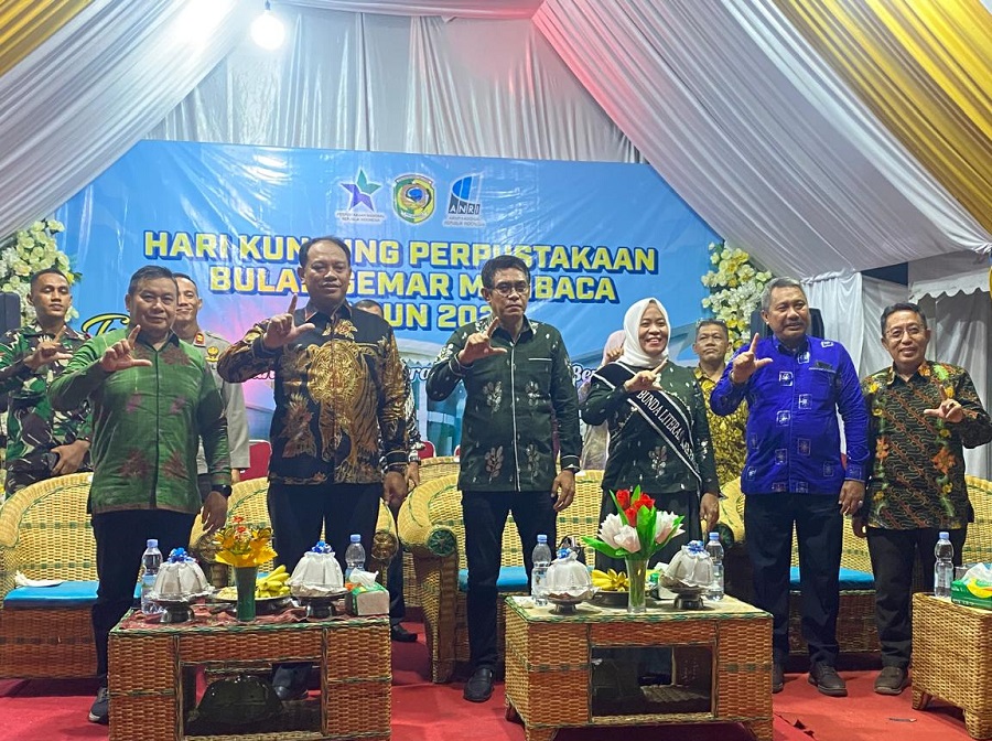 Bupati Parimo Resmi Membuka Hari Kunjung Perpustakaan dan Bulan Gemar Membaca Tahun 2025