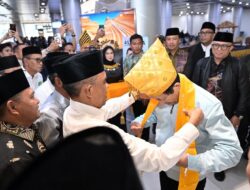 Gubernur Sulteng Sambut Menag Nasaruddin di Palu dengan Prosesi Adat Kaili