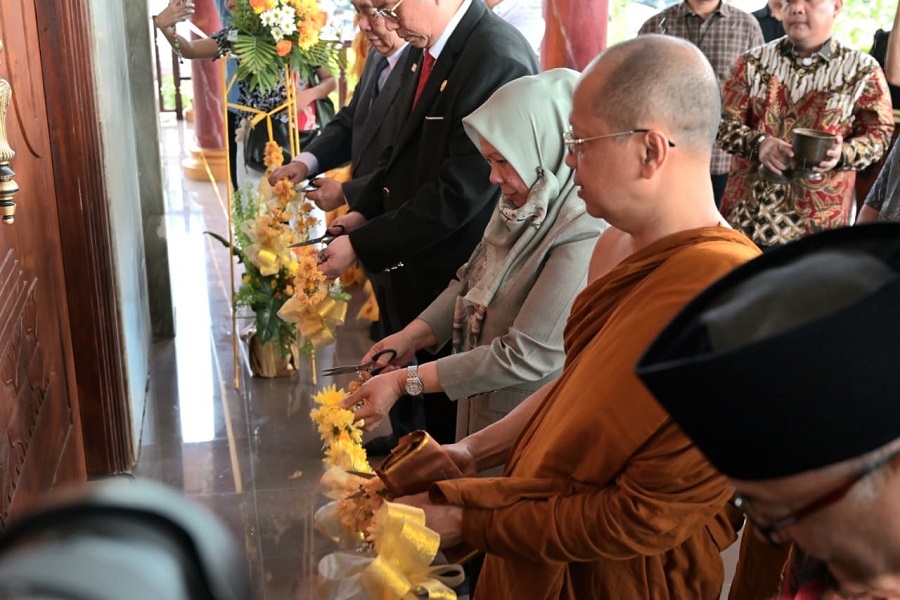 Vihara Karuna Dipa Palu: Azis Lamadjido Letakkan Batu Pertama, Reny Lamadjido Resmikan