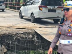 Gerak Cepat Kasatlantas Polres Morowali Turun Langsung di Jembatan Amblas Lasampi