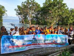 Bupati Donggala Serahkan Kapal dan Perlengkapan Alat Tangkap kepada Nelayan