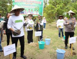 Bupati Parimo Tanam Durian Perdana di Taopa Utara