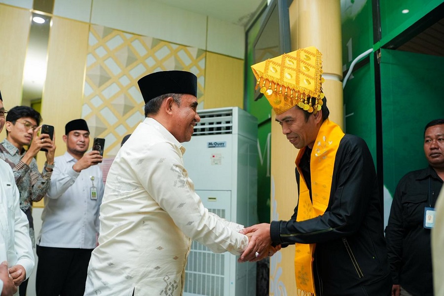 Gubernur Sulteng Sambut Ustaz Abdul Somad Jelang Peresmian Masjid Raya Baitul Khairaat