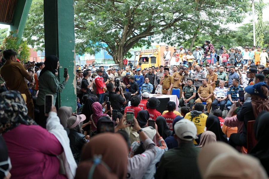 Gubernur Sulteng Temui Massa Buruh Pelabuhan Pantoloan, Tak Ada Pemindahan Tanpa Solusi