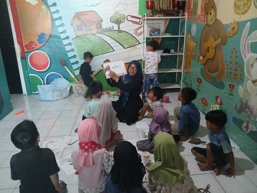 Ketika Solusi Kecil Memberikan Harapan Baru: Perjalanan Dua Guru Menghidupkan Kelas di Penjuru Indonesia