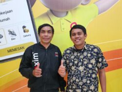Maxim Serahkan Penghargaan ke Iswanto, Best Driver Ojol di Palu