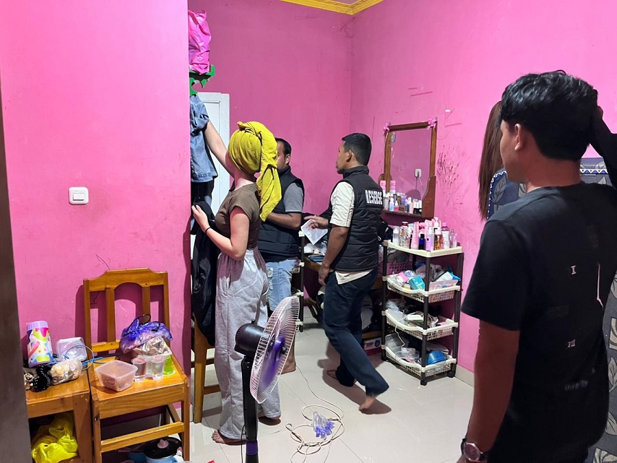 Pasangan Muda Mudi di Banggai Siarkan Langsung Hubungan Intim di TikTok