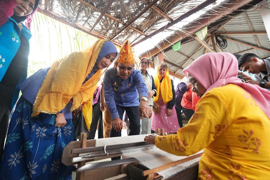 Ratusan Penenun Donggala Dibantu Modal dari Pemprov Sulteng di 2026