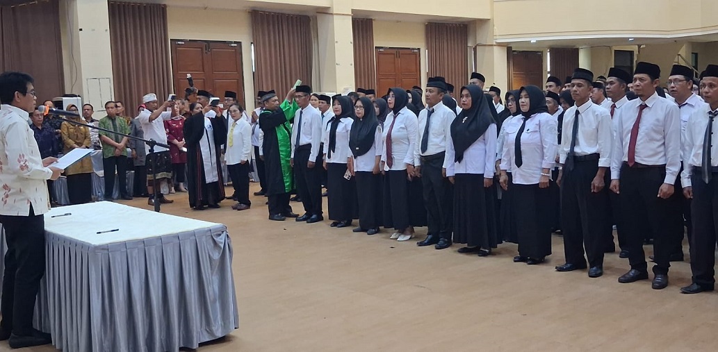 Bupati Parigi Moutong Melantik 132 Kepsek