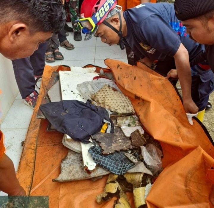 Tim Temukan Seorang Korban Pesawat ATR