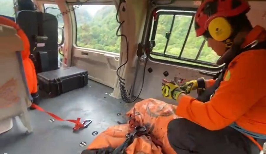 Korban Pesawat ATR 42-500 di Jurang 200 Meter Berhasil Dievakuasi via Heli Basarnas