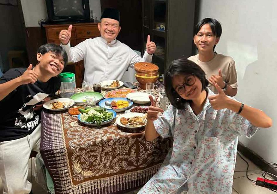Tak Melulu Galau, Fajar Sadboy Tampil Religius di Lagu Ramadan 2026 Jenderal Dudung Abdurachman