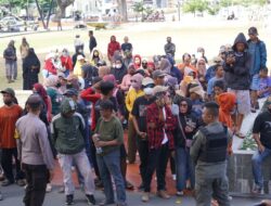 Aliansi Tokoh Masyarakat Poboya Demo Soal Tambang di Kantor Wali Kota Palu