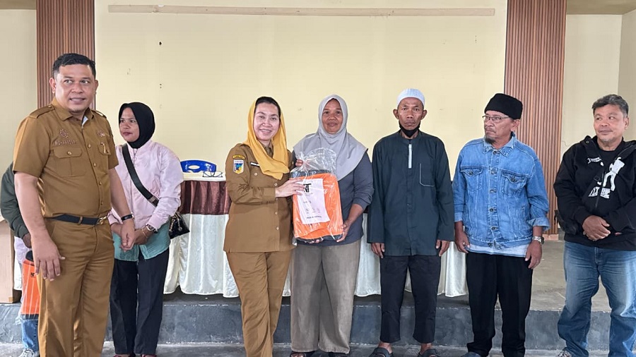 Anggota Padat Karya Terima Alat Pelindung Diri dari Pemkot Palu