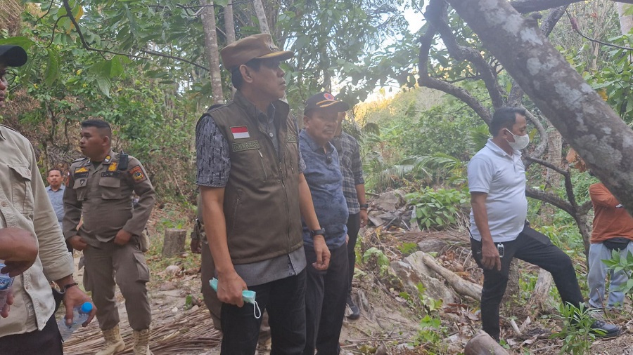 Bupati Parigi Moutong Tinjau Langsung Lokasi Karhutla di Desa Avolua, Upaya Pemadaman Terus Diperkuat