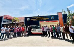 Kalla Toyota Serahkan Mobil Praktik kepada SMKN 5 Makassar