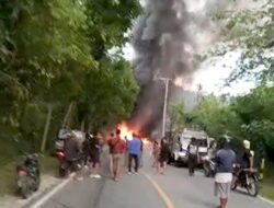Kendaraan Muat Puluhan Jeriken Solar Terbakar di Ranononcu Poso