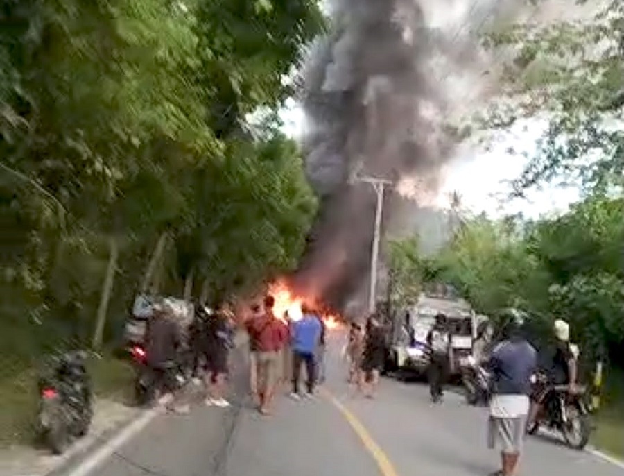Kendaraan Muat Puluhan Jeriken Solar Terbakar di Ranononcu Poso