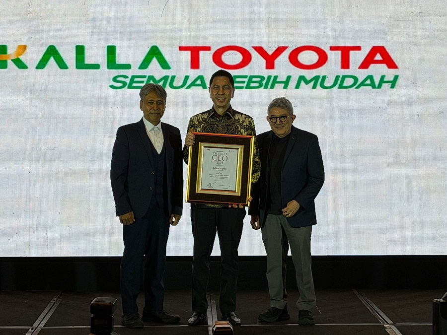 CEO Kalla Toyota Raih Penghargaan Indonesia Best CEO 2025 di Ajang SWA Media Group