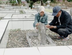 Gubernur Anwar Hafid Ziarah ke Makam Orang Tuanya di Morowali Usai Halal Bihalal di Palu