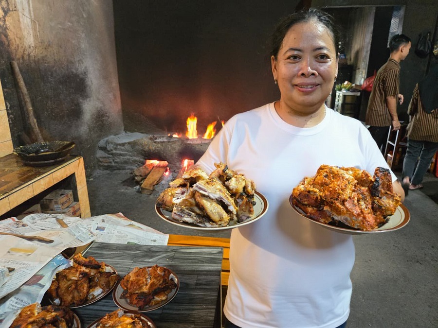 Kisah Pelaku Usaha Ayam Panggang Bu Setu, Kuliner Favorit Lintas Generasi di Magetan