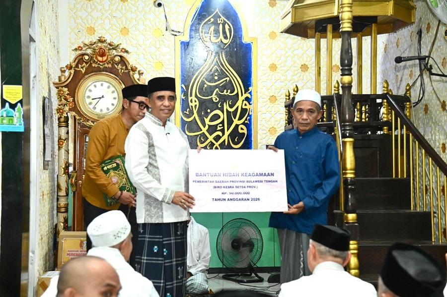 Safari Ramadan di Sigi, Gubernur Sulteng Serahkan Bantuan Pembangunan Masjid