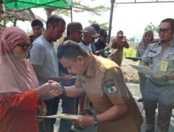 180 Sertipikat Diserahkan Hadianto kepada Warga Huntap Balaroa Palu