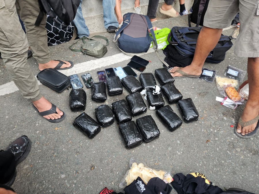 6 Kurir Sabu Ditangkap di Bandara Mutiara Palu, 16 Kg Sabu Diamankan