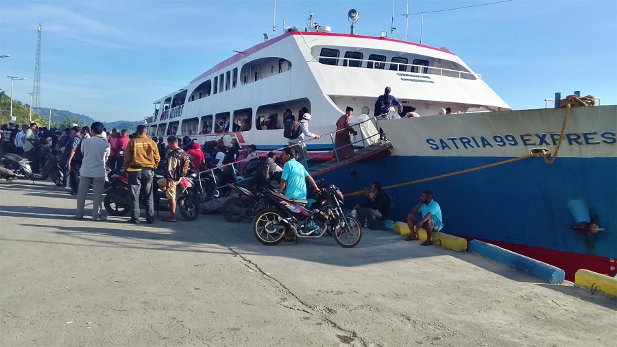 Kafilah MTQ 2026 Halsel Bertolak ke Larombati Maluku Utara