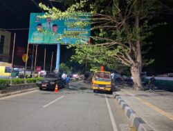 Pemkot Palu Menertibkan Reklame di Median Jalan