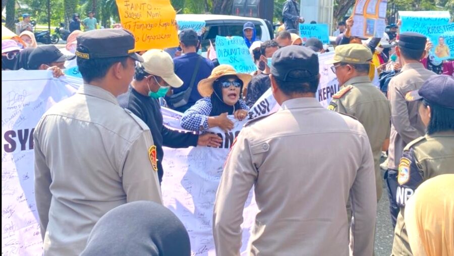 aksi gemppar di morowali desak sk pj kades puungkoilu dikaji ulang