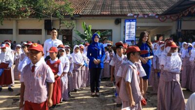 BRI Peduli Gelar Kelas Inspirasi hingga Berbagi Alat Tulis Bagi Siswa SDN 104 Langensari Bandung di Hardiknas 2026