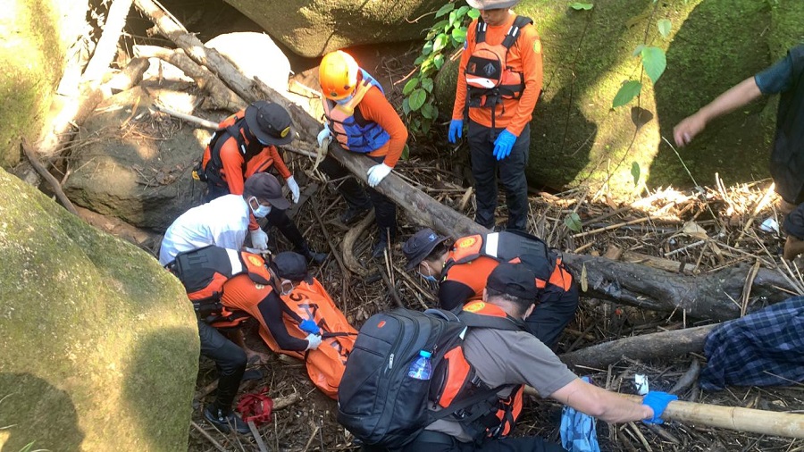 Pasutri Korban Terseret Arus Sungai Buakkang Gowa Berhasil Ditemukan