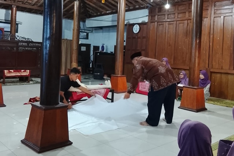 Prodamat Perawatan Jenazah Sesuai HPT Muhammadiyah Digelar Mahasiswa Universitas Ahmad Dahlan