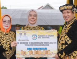 Prestasi SDN 08 Bungku di Sulteng, Bupati Morowali Serahkan Penghargaan