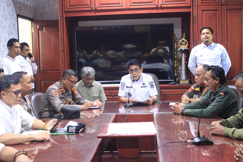 Bupati Parimo Hentikan Sementara Aktivitas Tambang di Desa Air Panas