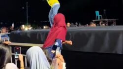 Felista Guncang Panggung Utama HUT ke-23 Halsel, Tampil Stylish dengan Jersey Brazil dan Suara Memukau