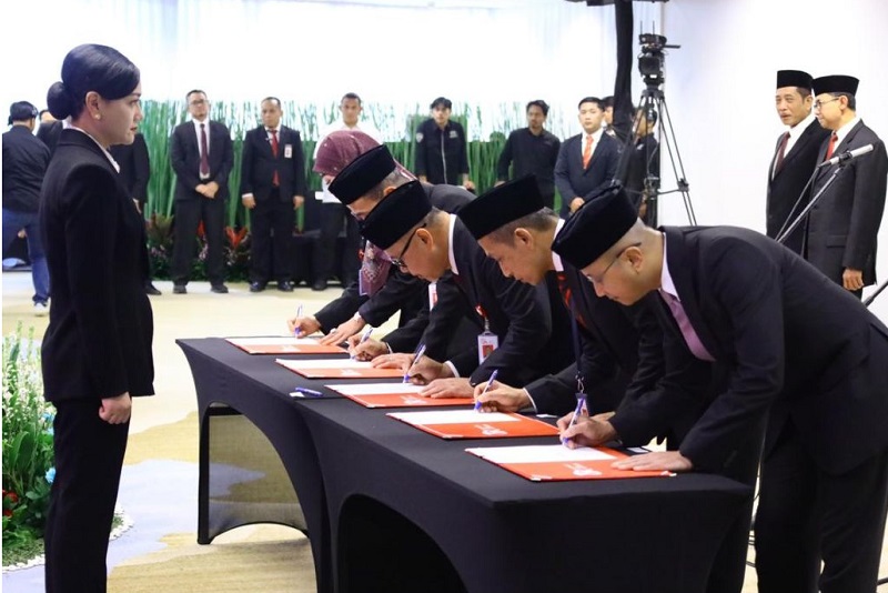 Perkuat Kinerja Organisasi, OJK Lant​ik Pejabat Baru
