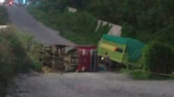 Viral Truk Terguling di Poso Akibat Jalan Negara Tak Diperbaiki BPJN