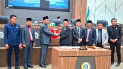 rapat paripurna dprd morowali