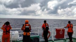 KRI Hiu dan KRI Marlin Perkuat Operasi SAR KM Nurul Salsa di perairan Kepulauan Selayar