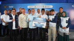 Petani Sigi Terima 3 Ton Pupuk dari Menko Pangan